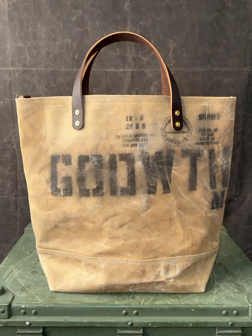002 FIELD TOTE