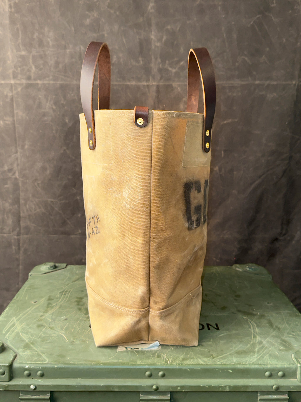 002 FIELD TOTE