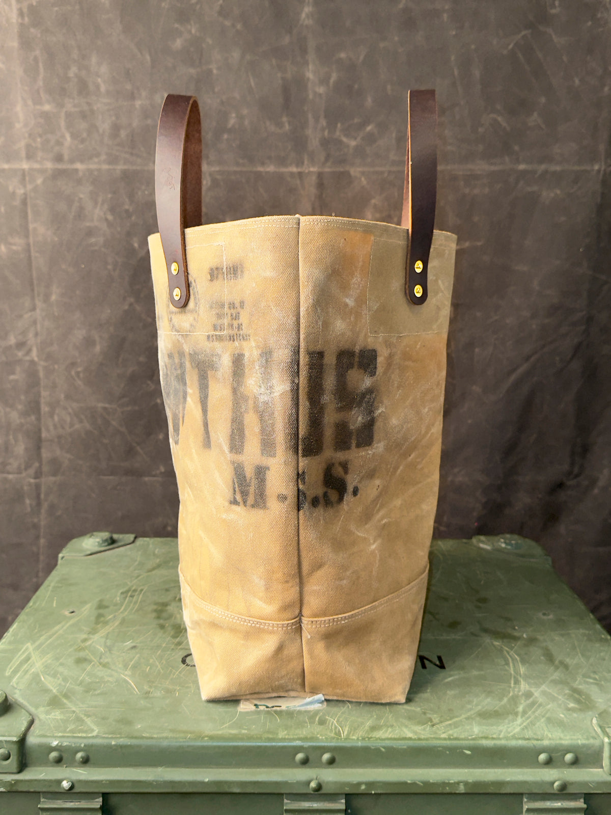 002 FIELD TOTE