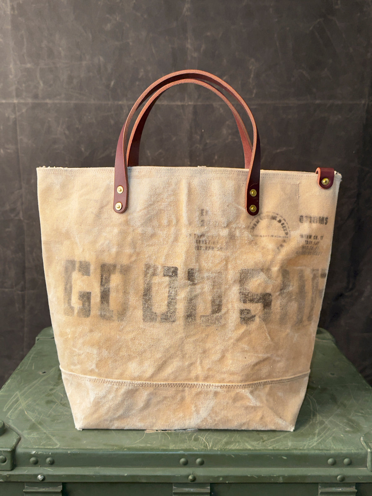 001 FIELD TOTE