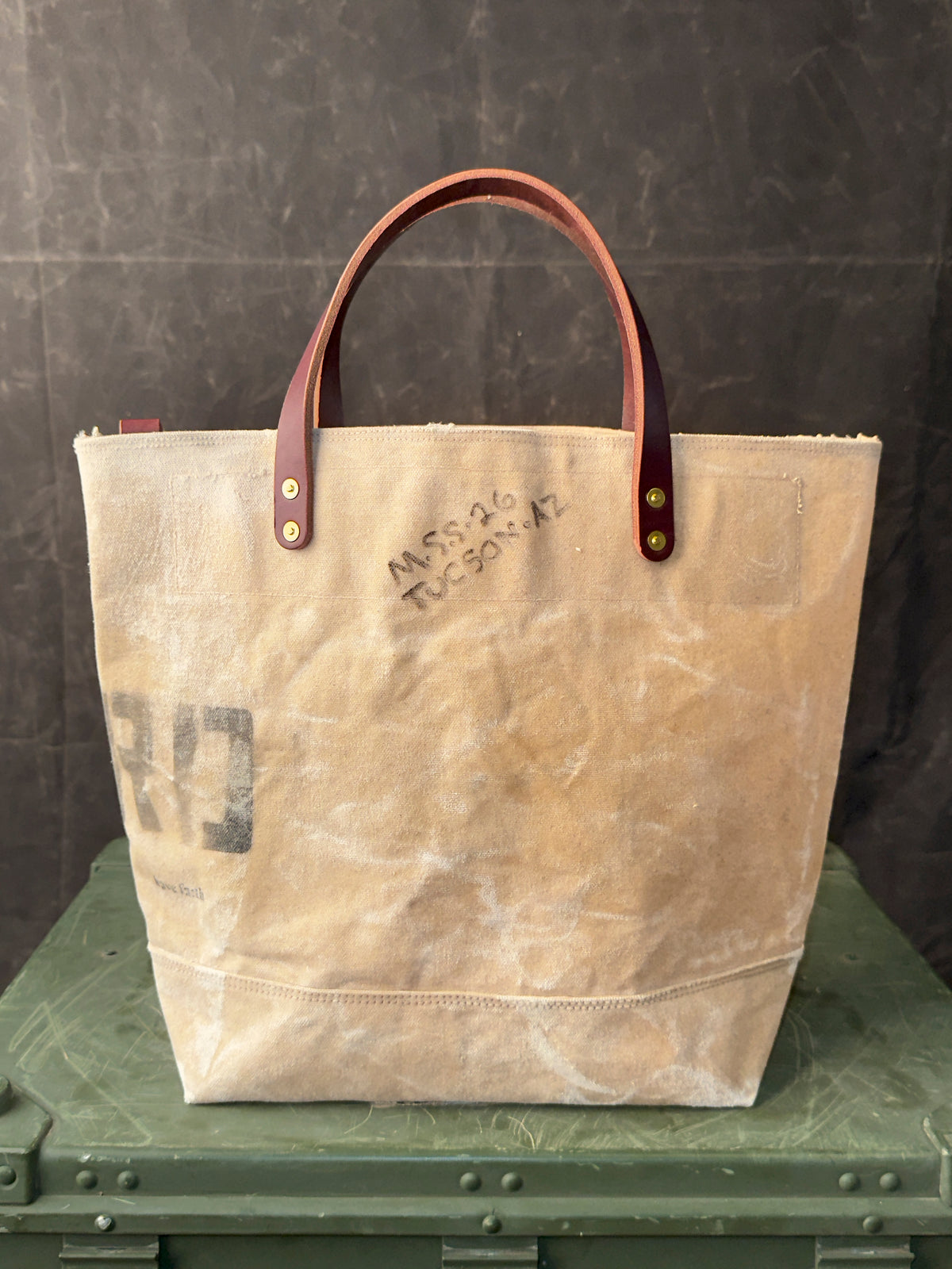 001 FIELD TOTE