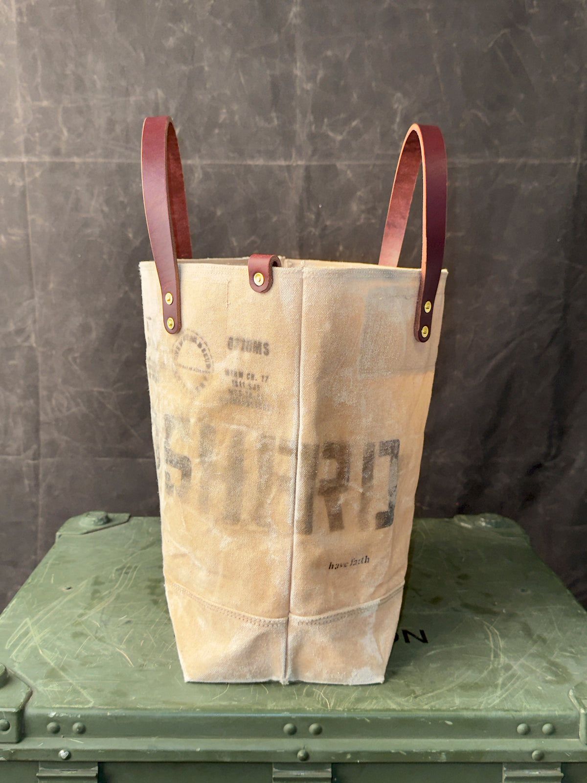 001 FIELD TOTE
