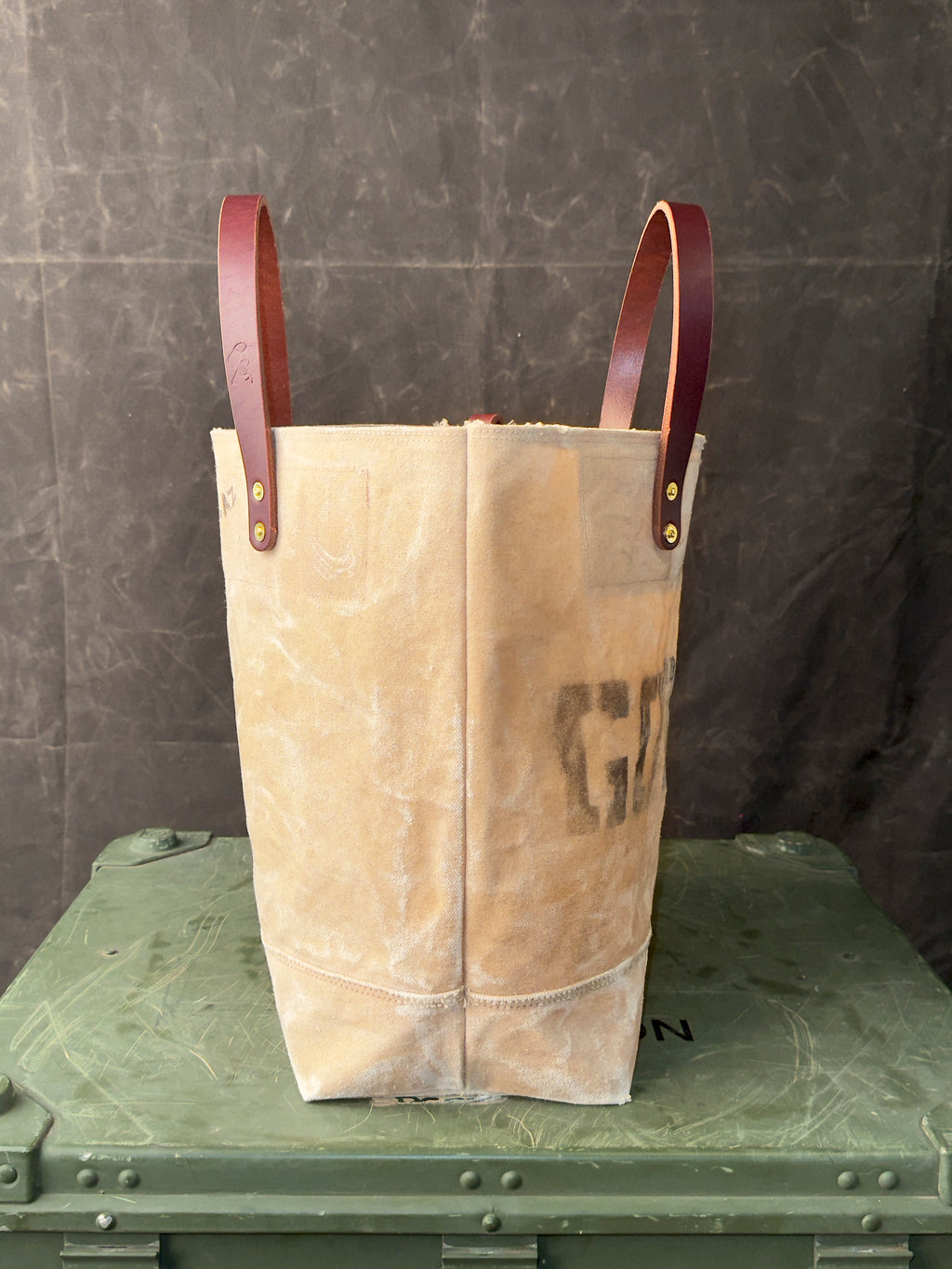 001 FIELD TOTE