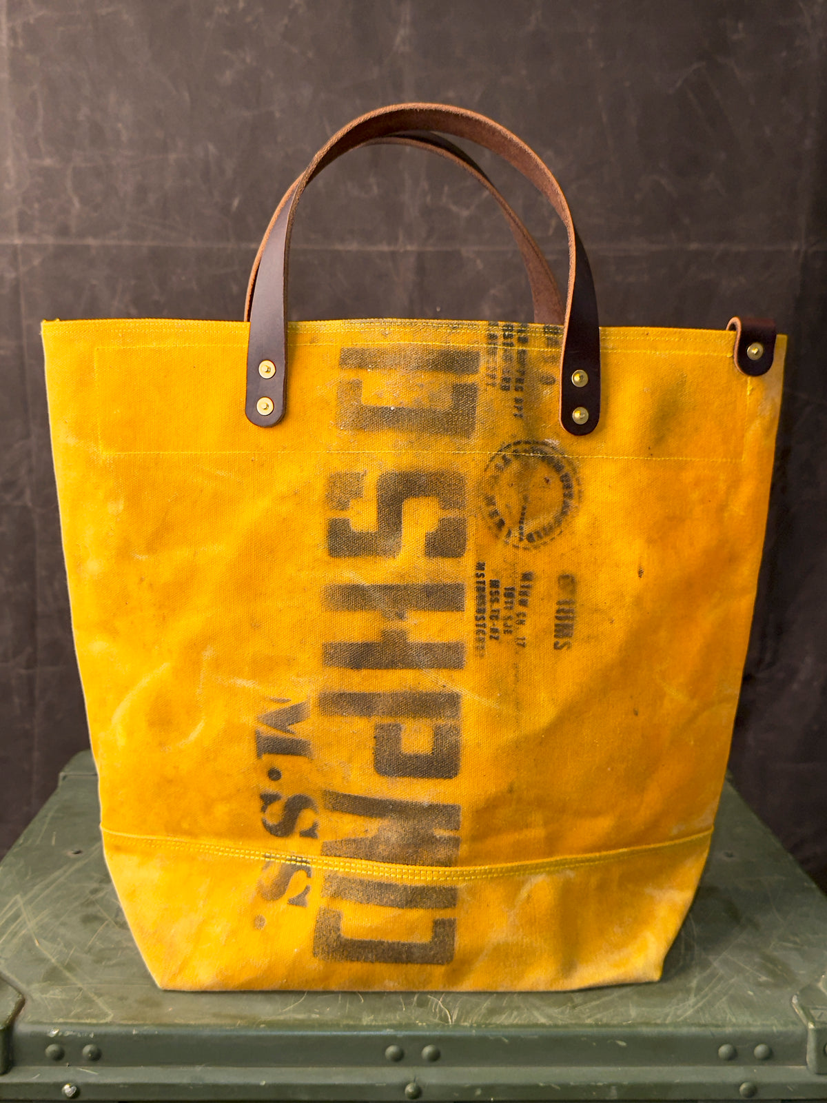 004 FIELD TOTE