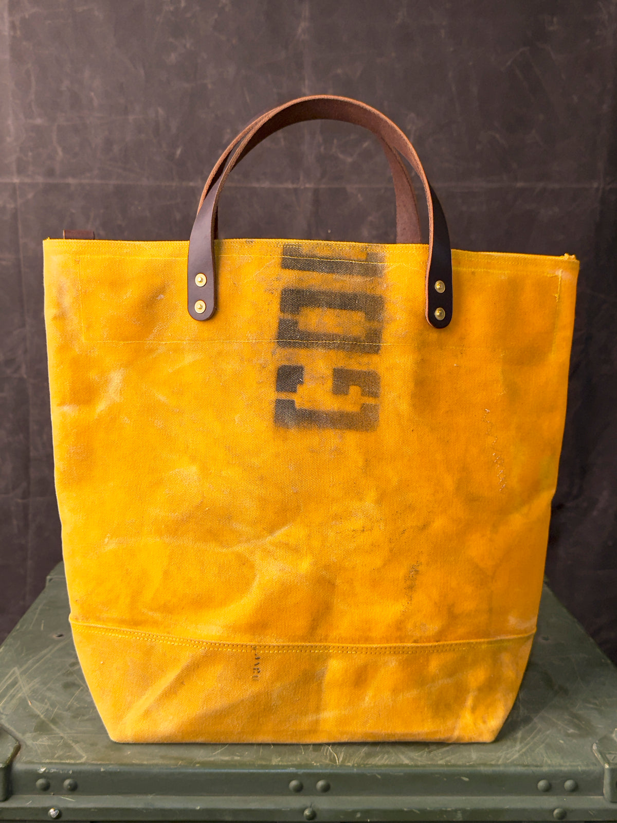 004 FIELD TOTE