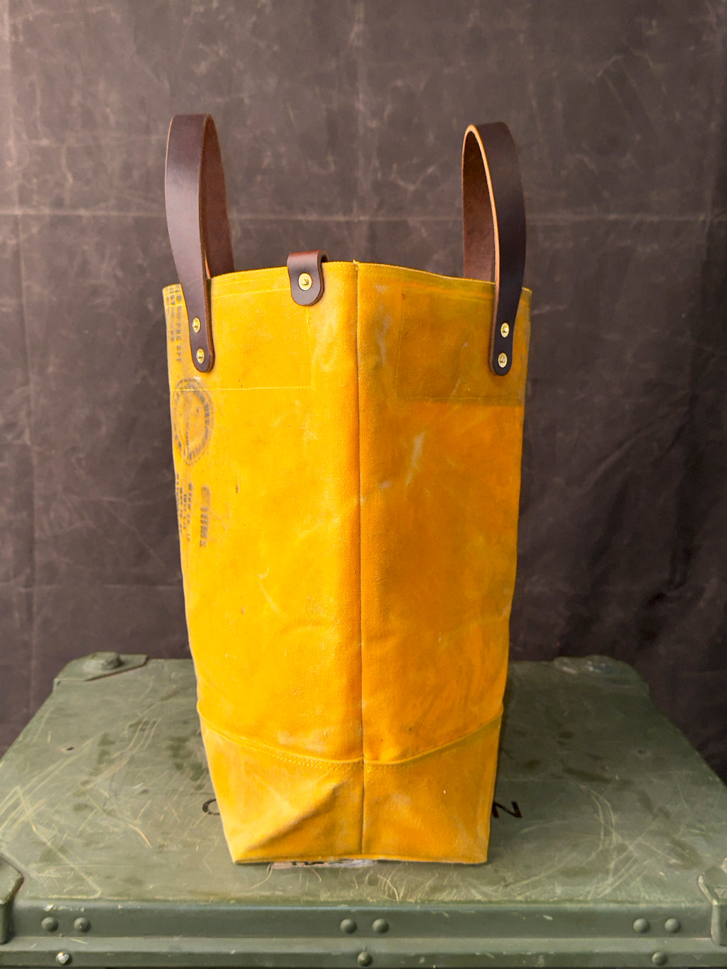 004 FIELD TOTE