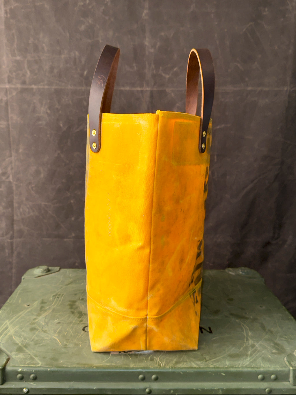 004 FIELD TOTE