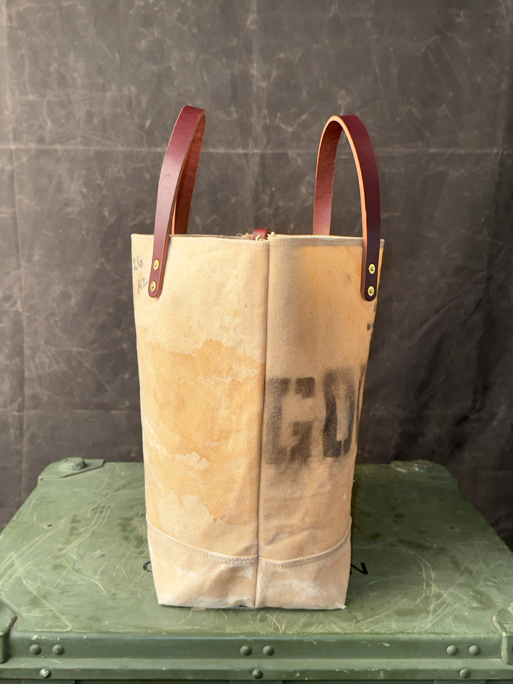 005 FIELD TOTE