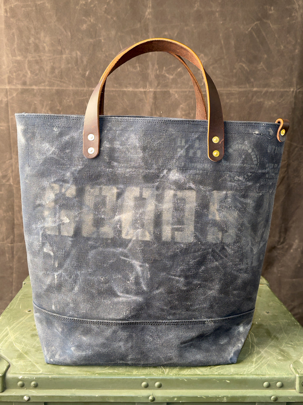 006 FIELD TOTE