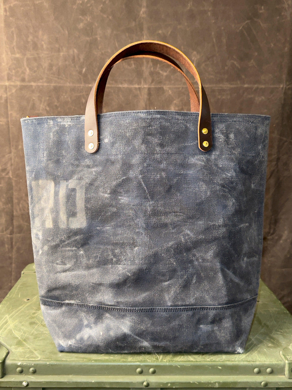 006 FIELD TOTE