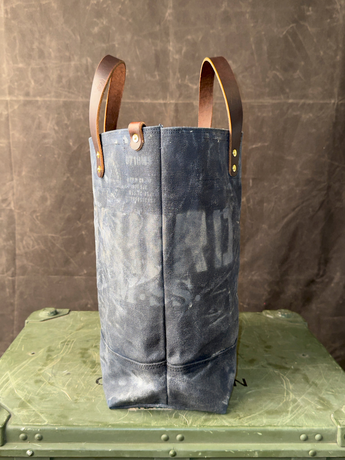 006 FIELD TOTE