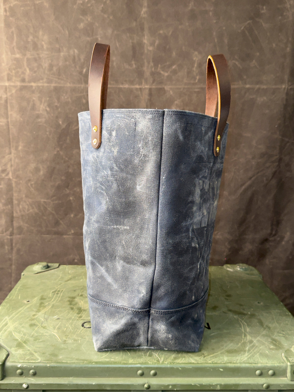 006 FIELD TOTE