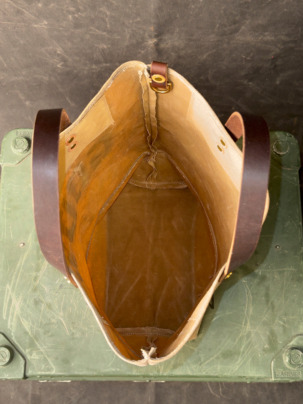 002 FIELD TOTE