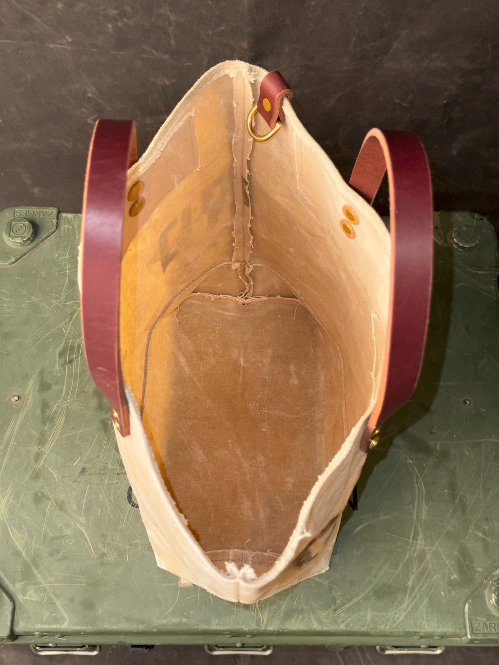 001 FIELD TOTE