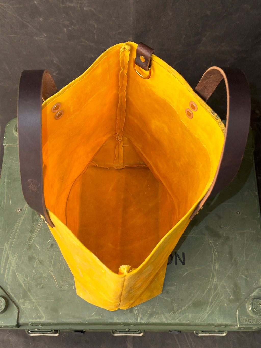 004 FIELD TOTE