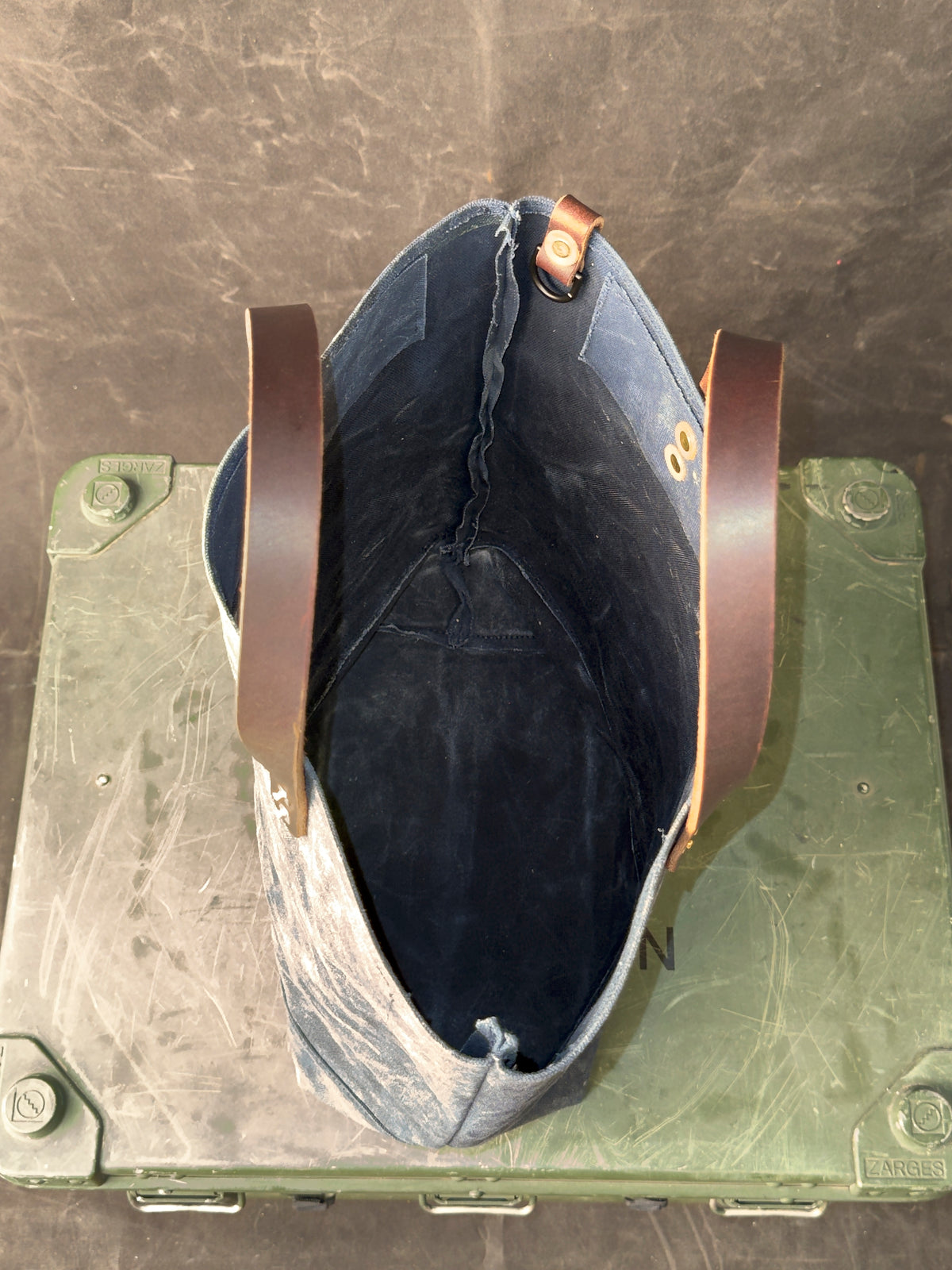 006 FIELD TOTE