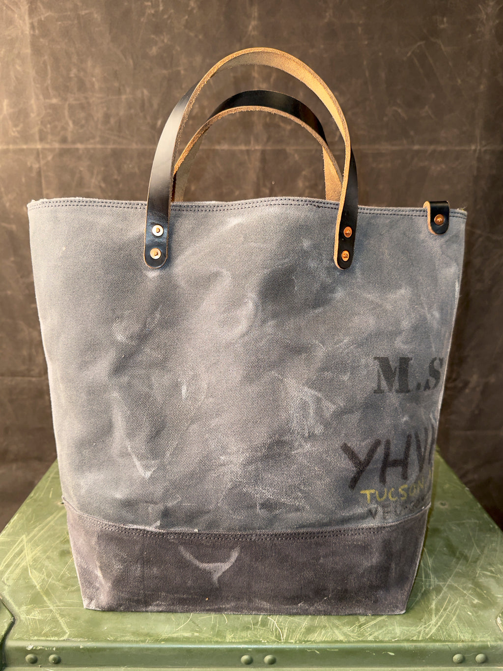 008 FIELD TOTE