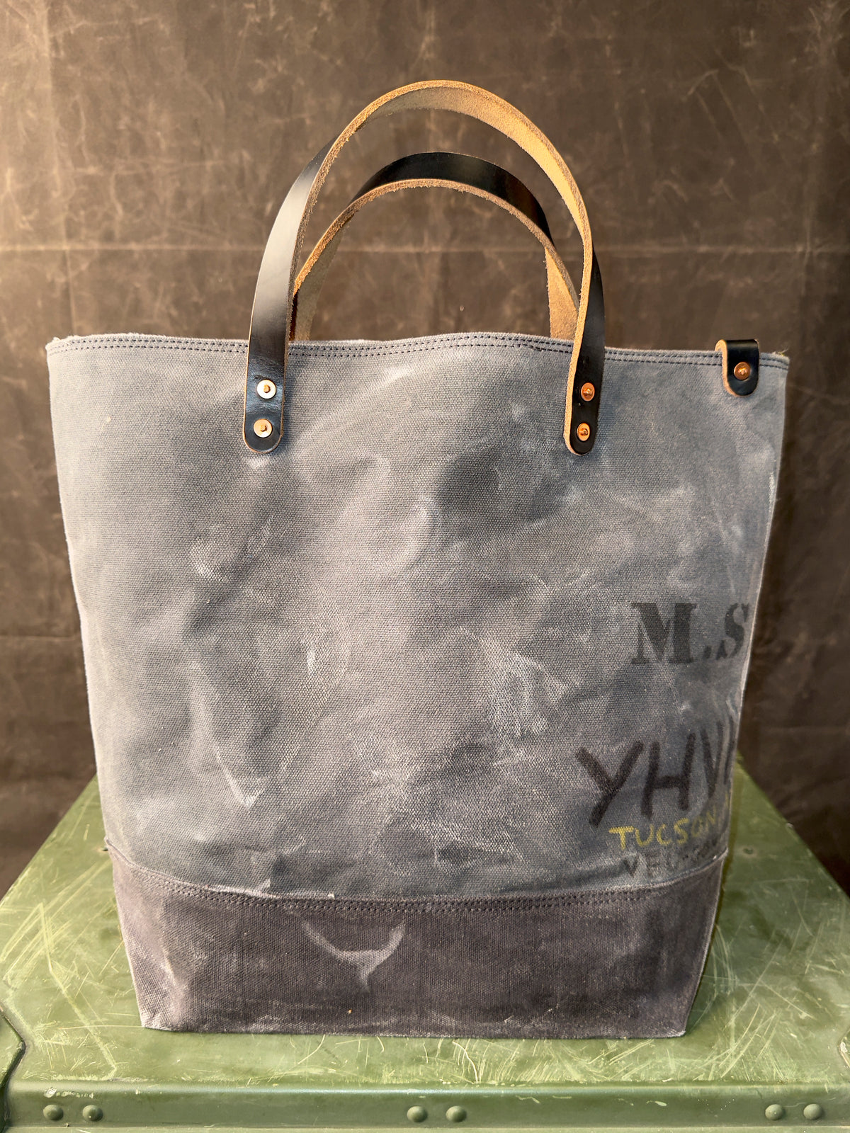 008 FIELD TOTE