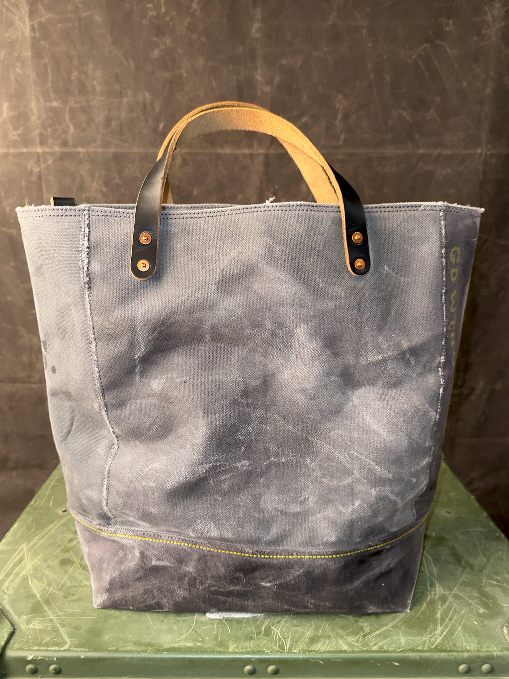 008 FIELD TOTE