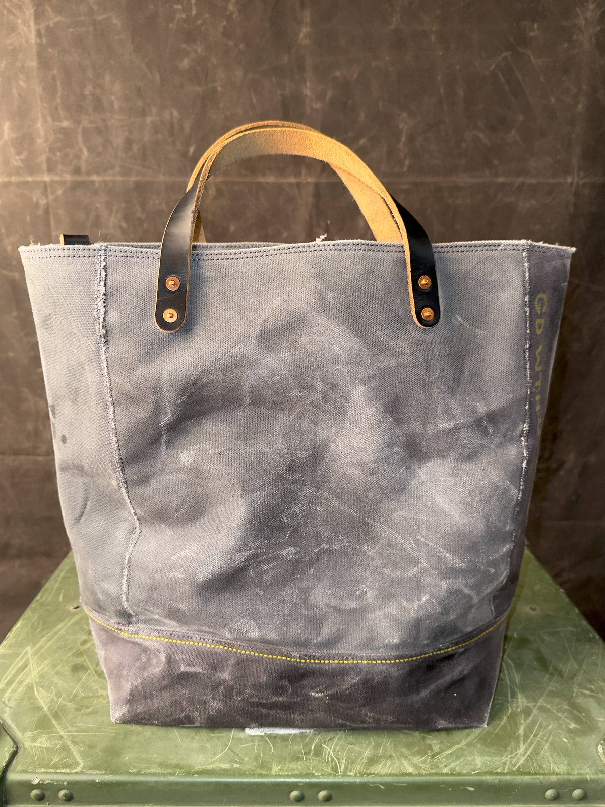 008 FIELD TOTE