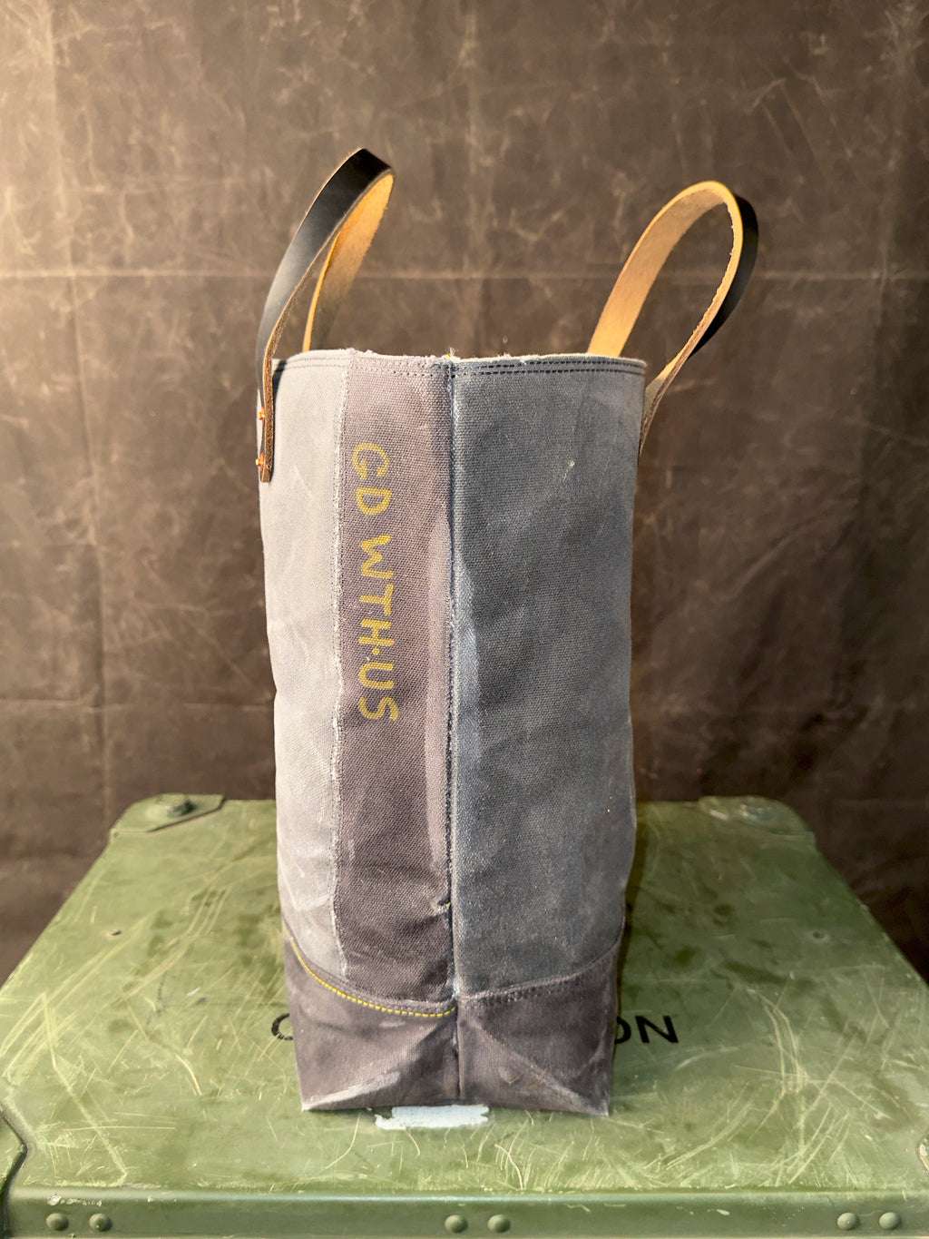 008 FIELD TOTE