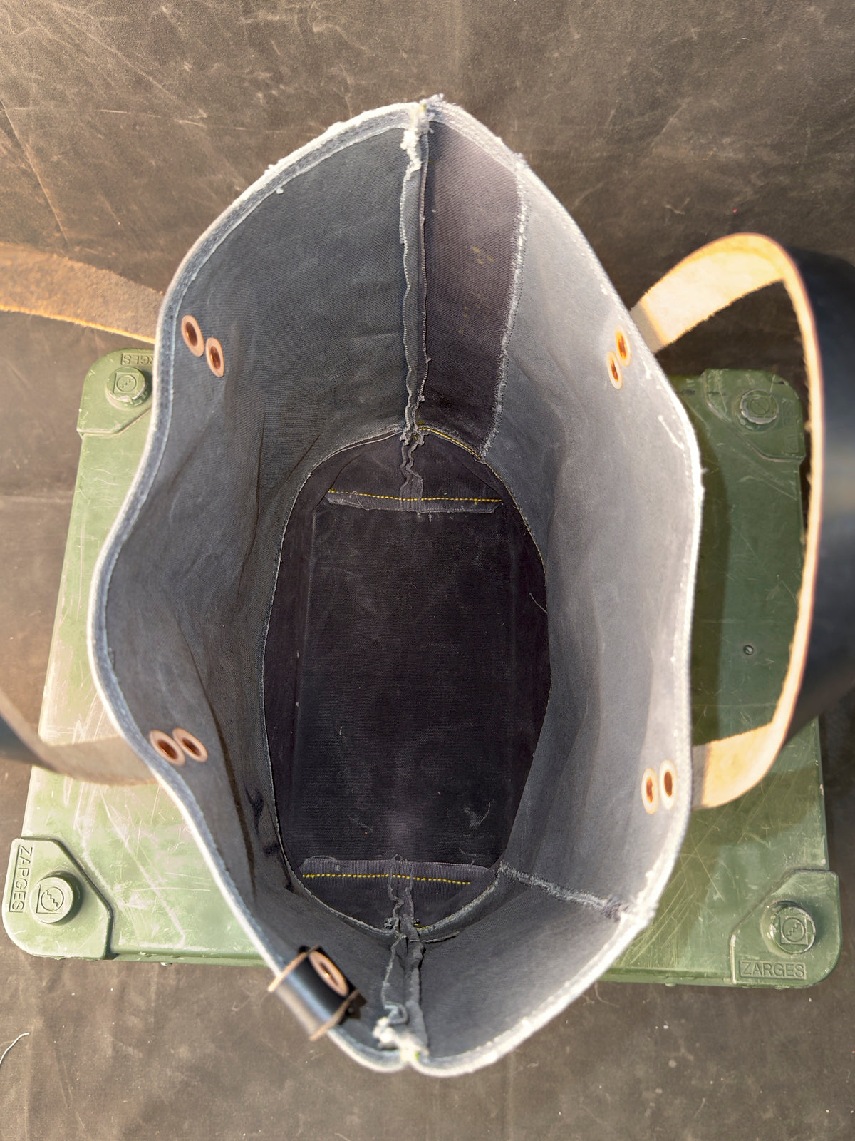 008 FIELD TOTE