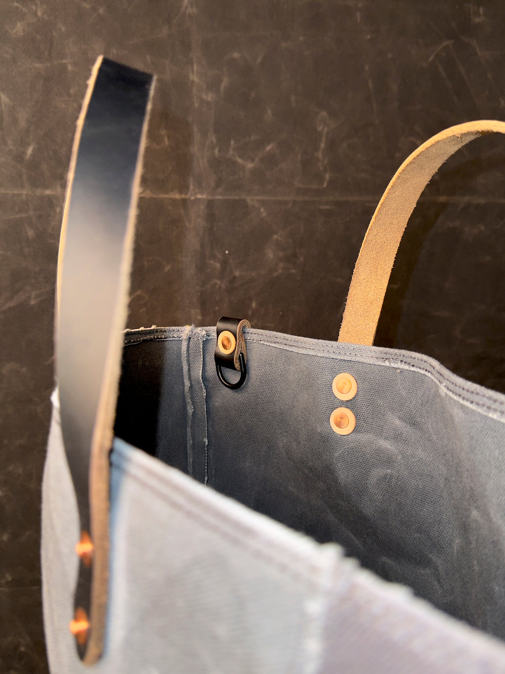 008 FIELD TOTE