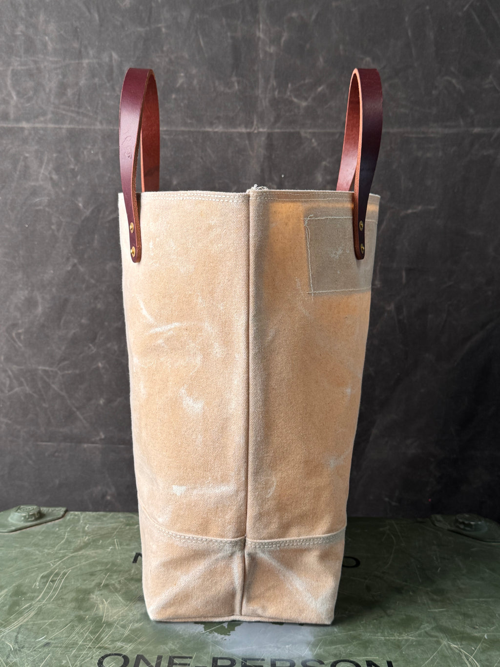 010 FIELD TOTE