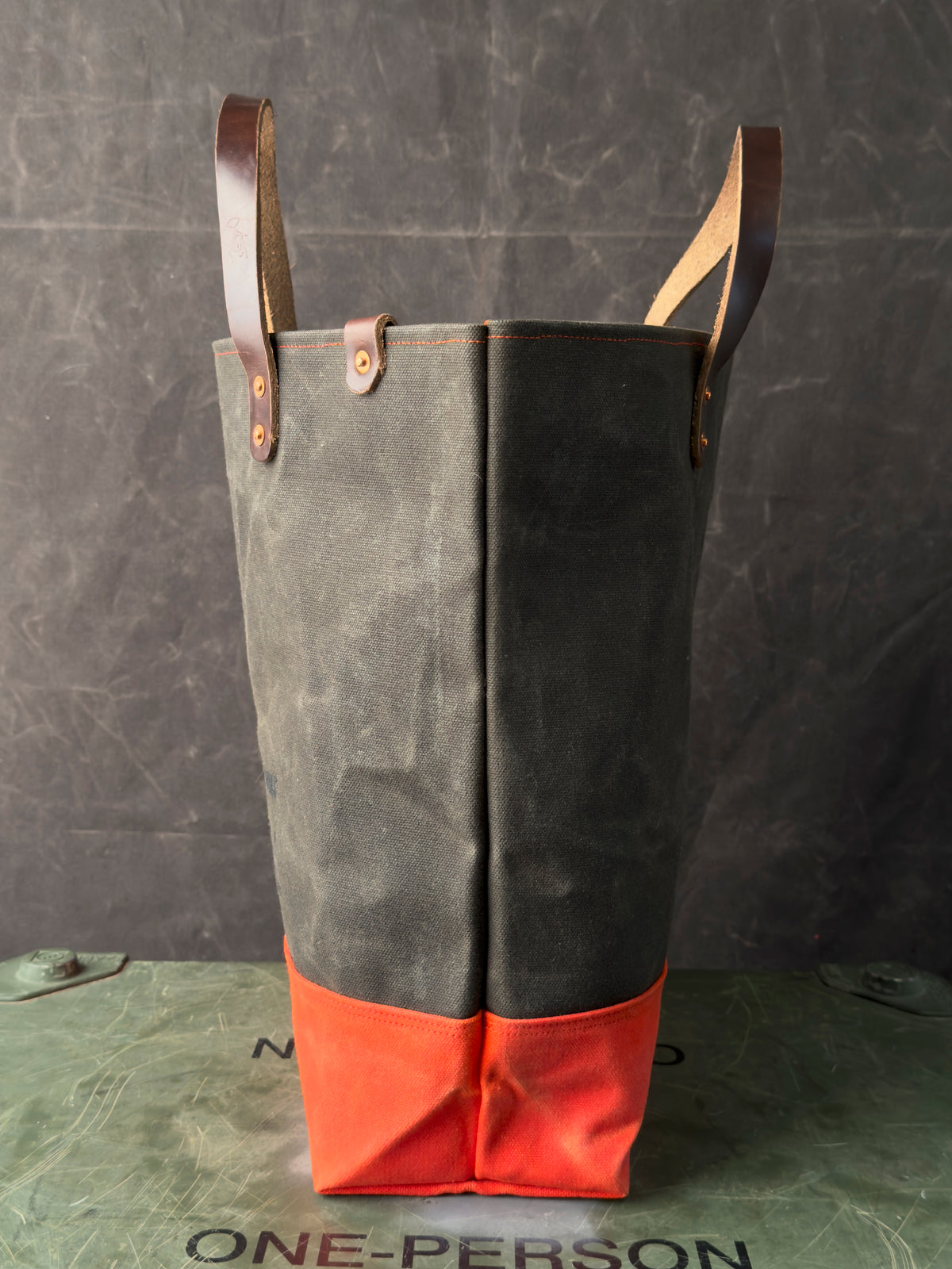 011 FIELD TOTE