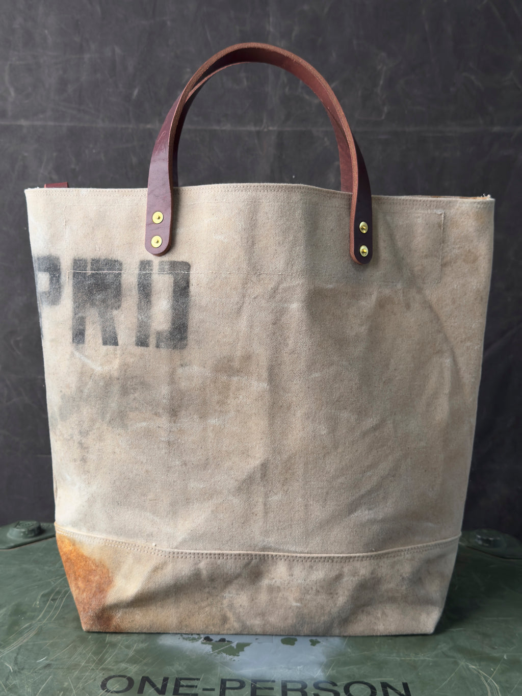 012 FIELD TOTE