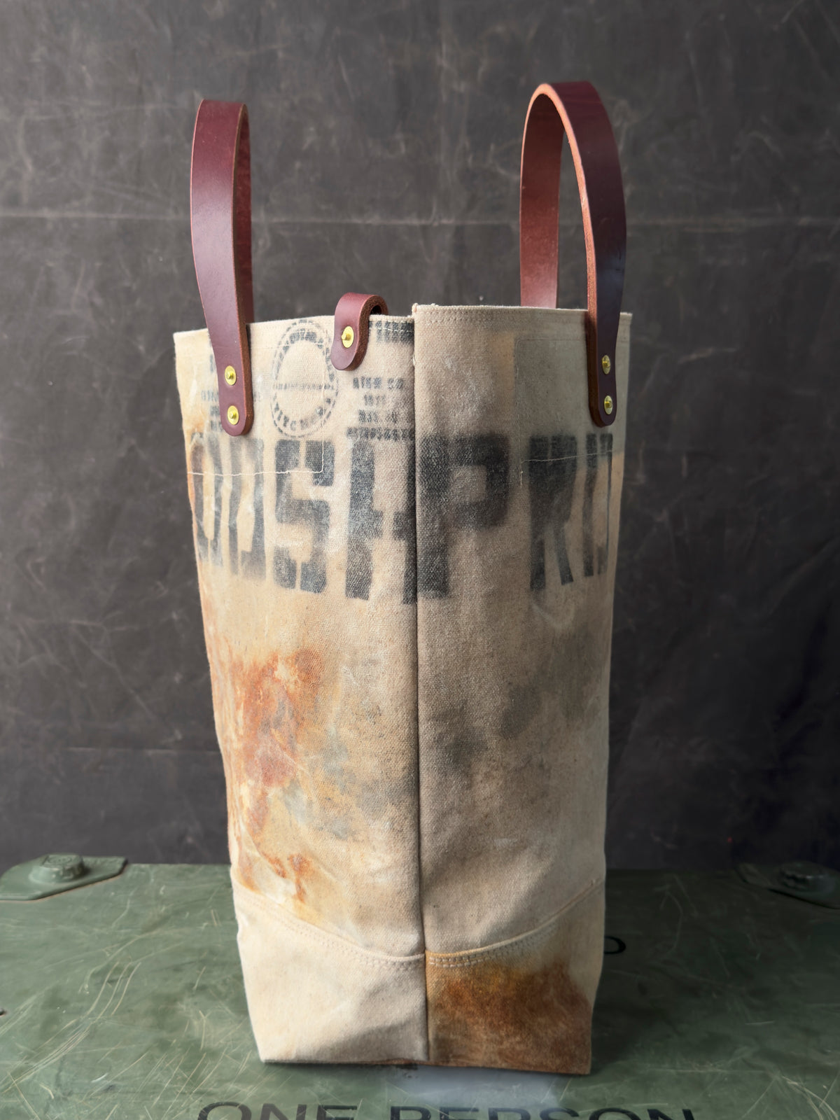 012 FIELD TOTE