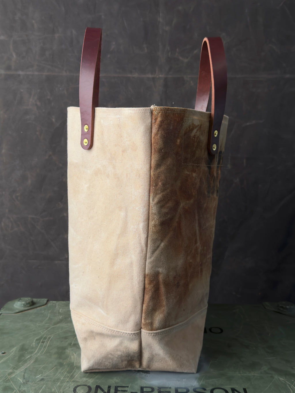 012 FIELD TOTE