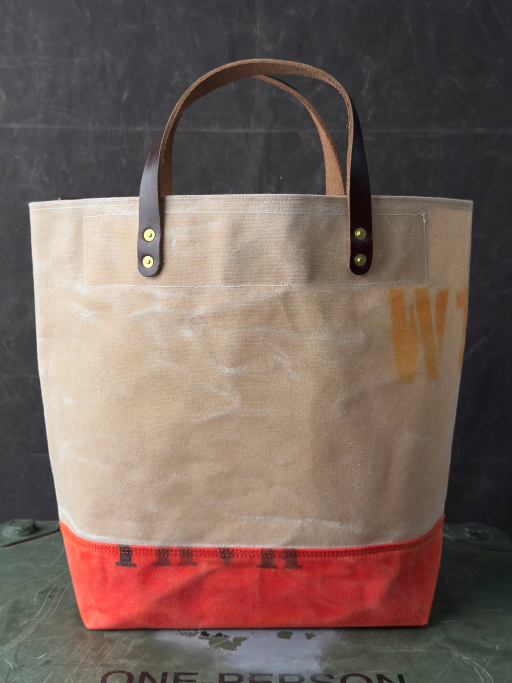 013 FIELD TOTE