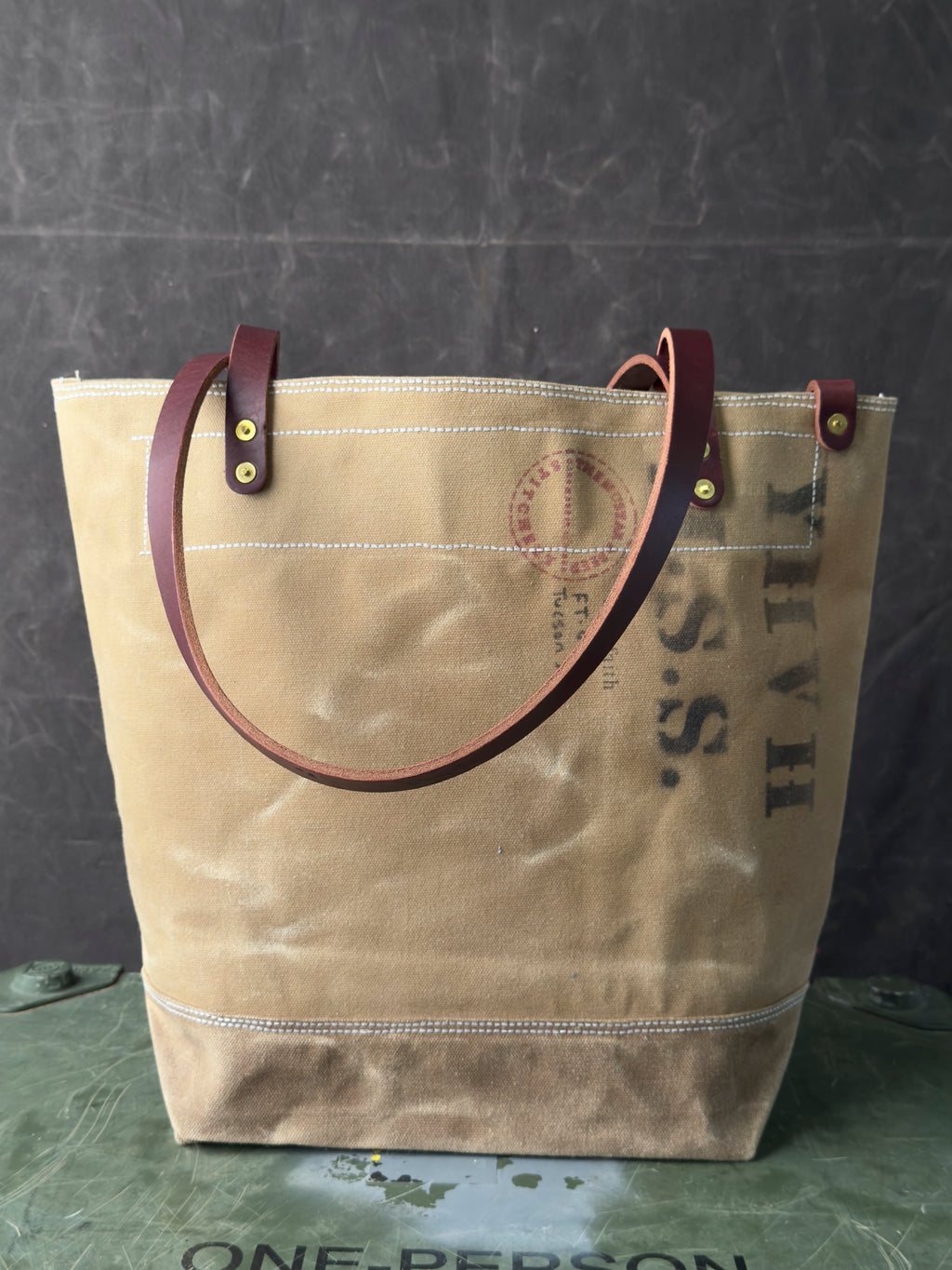 016 FIELD TOTE