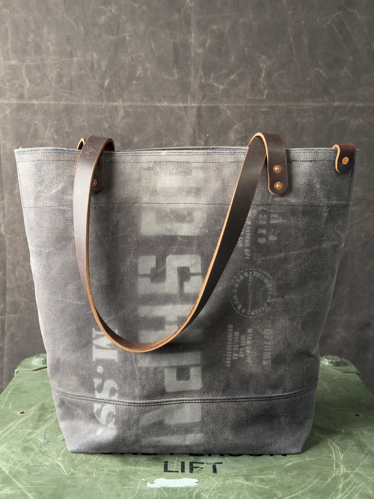 018 FIELD TOTE