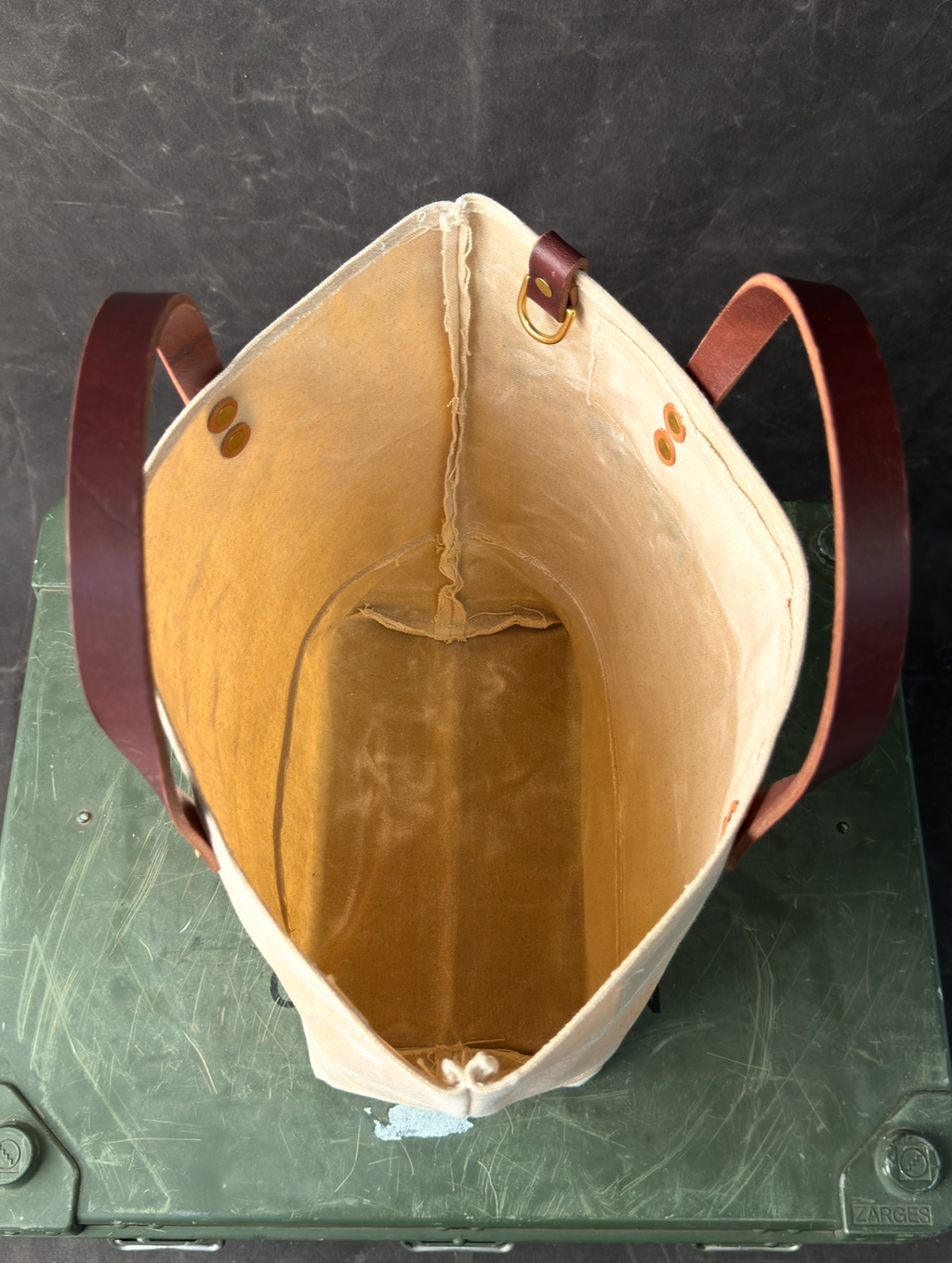 010 FIELD TOTE