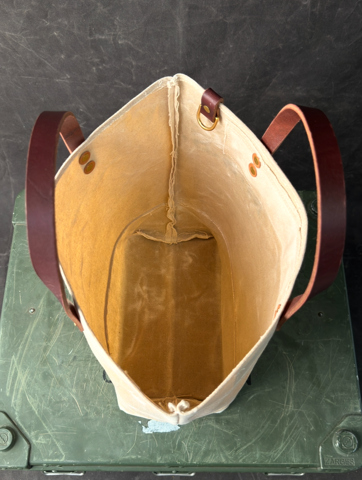 010 FIELD TOTE
