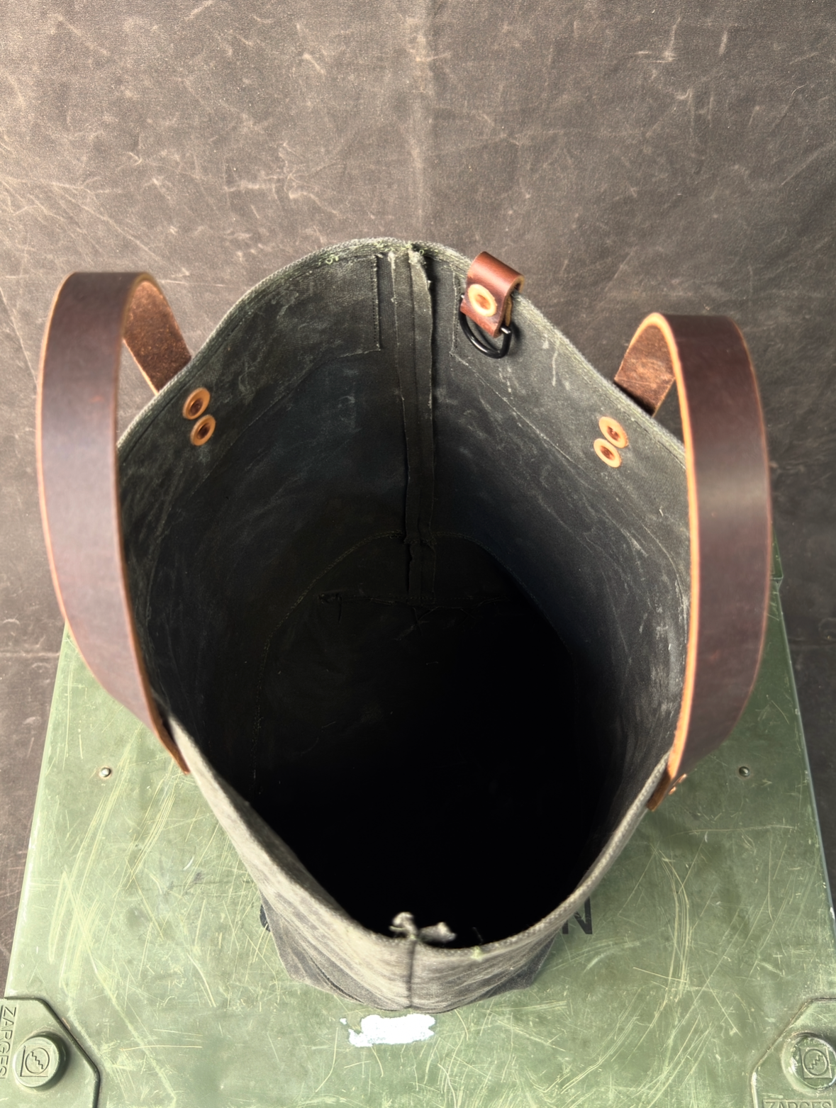 009 FIELD TOTE