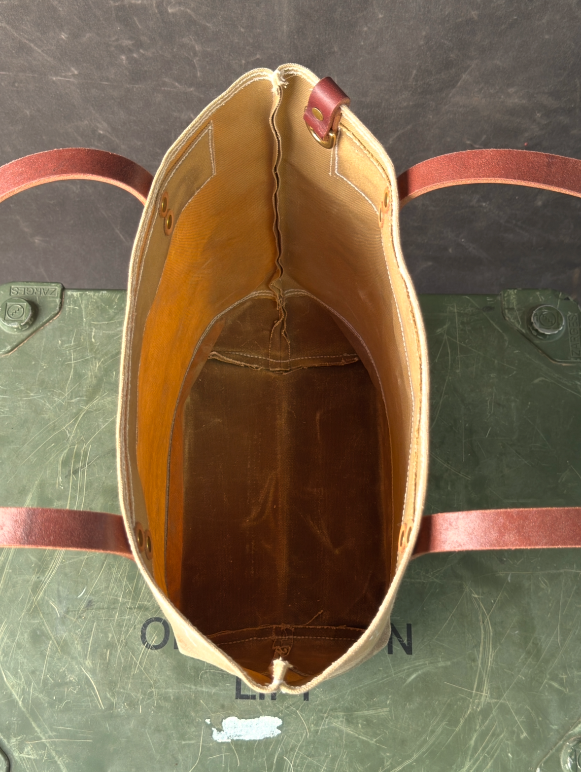 016 FIELD TOTE